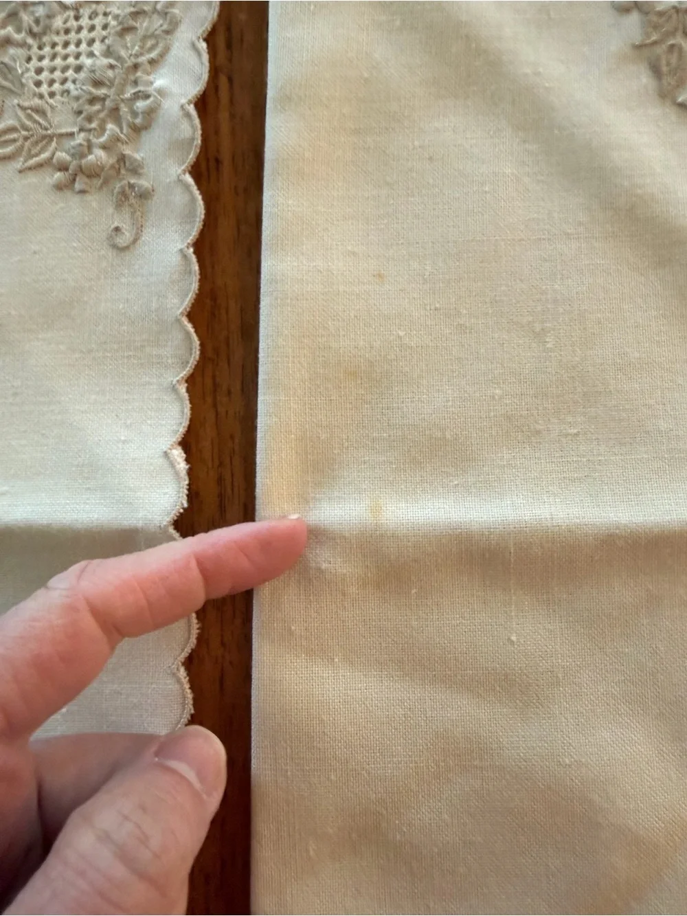 Vintage Embroidered Scalloped Edge Dinner Napkins - Cream/Tan 12